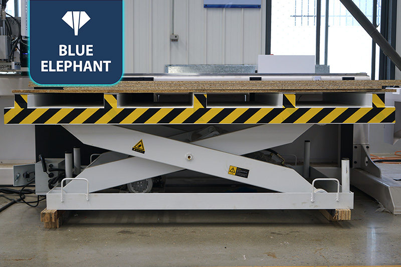 EK2直排換刀加工中心+上下料貼標